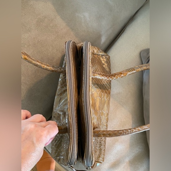 Danier Leather Purse - Picture 3 of 9